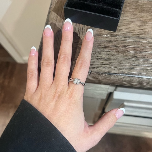 Diamond ring - Picture 2 of 2